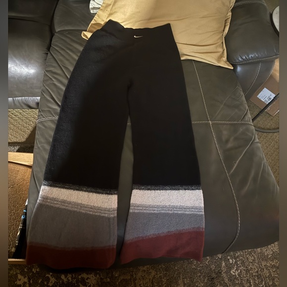 Nike Woman Yoga Pants (S) Sweater - Black-Multi Color Bottom NWOT - Picture 6 of 8